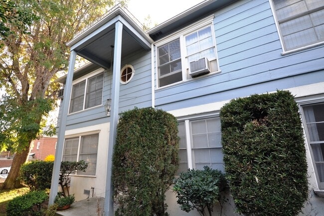 Building Photo - 11645 Moorpark St Rental