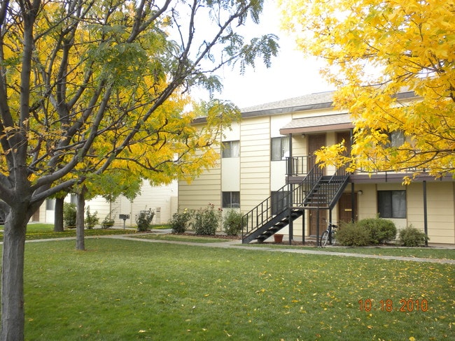 Outside view - Las Casas Apartments