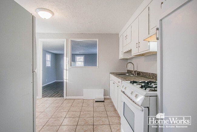Photo - Well-maintained two-bedroom, one-bath home with a practical layout, & cozy living areas.