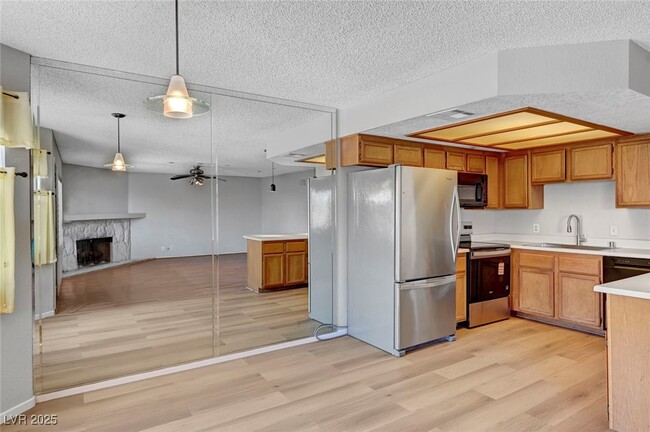 Building Photo - 913 Falconhead Ln Unit 201