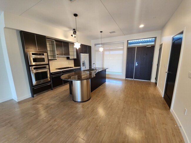 Photo - Exceptional Two Level 3 bedroom Condo in u...