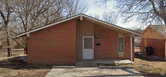 Building Photo - Spacious 4-bedroom, 2-bathroom Rental