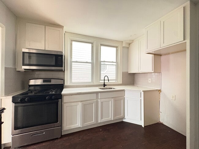 Building Photo - 150 McAdoo Ave Unit 1