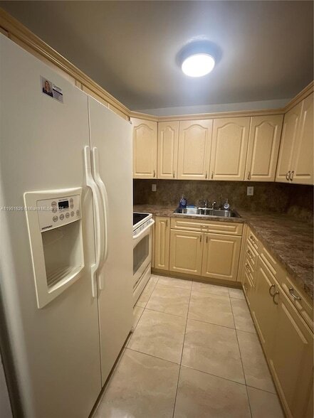 Photo - 1305 W 46th St Unit 112