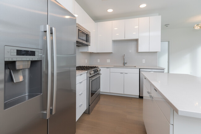 Building Photo - 45 Lewis St Unit 201 Rental