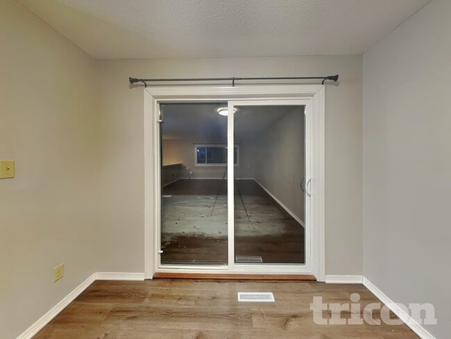 Photo - 6865 Buckingham Rd