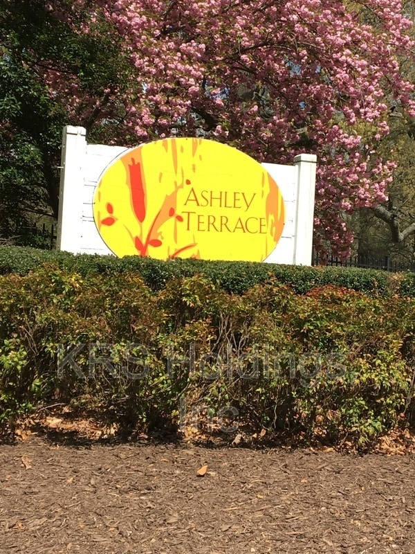 Building Photo - 5616 Crenshaw Rd Unit 913