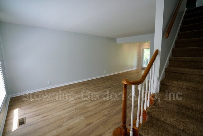 Photo - 5025 Hillsboro Dr Unit #17-K