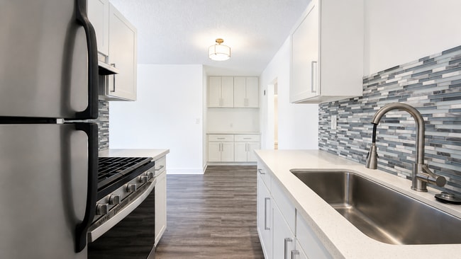 Building Photo - 319 Heliotrope Dr Unit 1