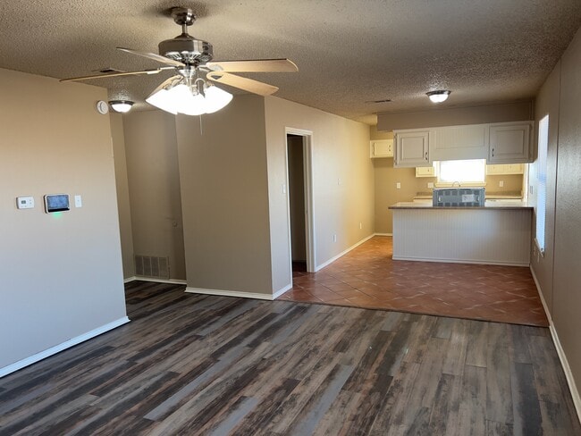 Photo - 302 E 17th St