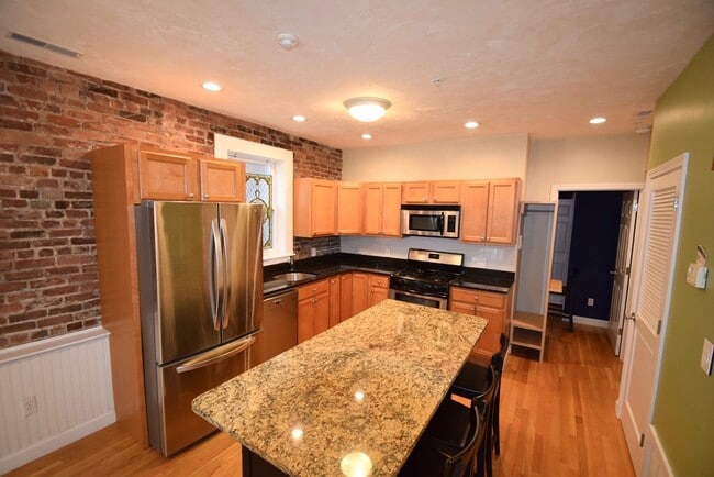 Photo - 172 Cottage St Unidad 3 Rental