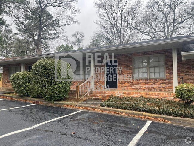 Building Photo - Two Bedroom Apartment in Warner Robins! Unit 14