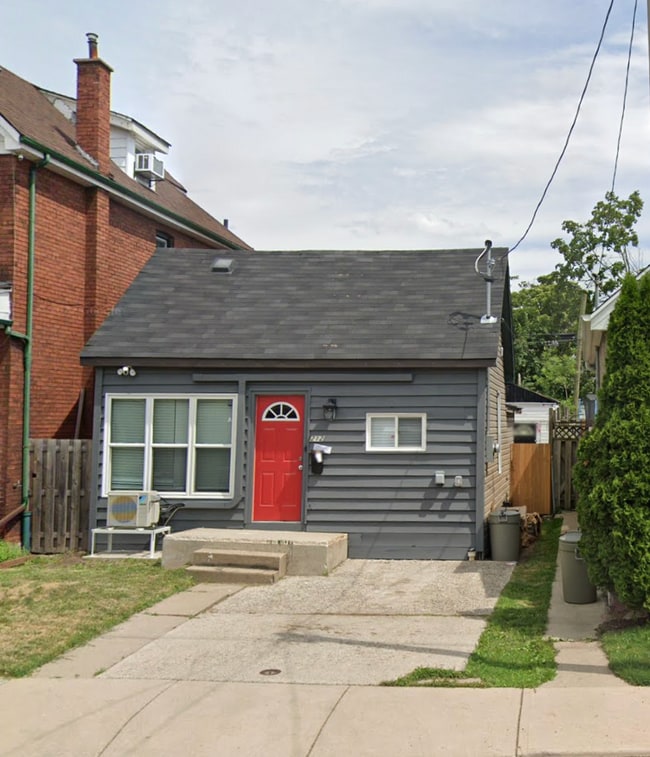 Building Photo - Fabulous 2 Bedroom Single Family Home