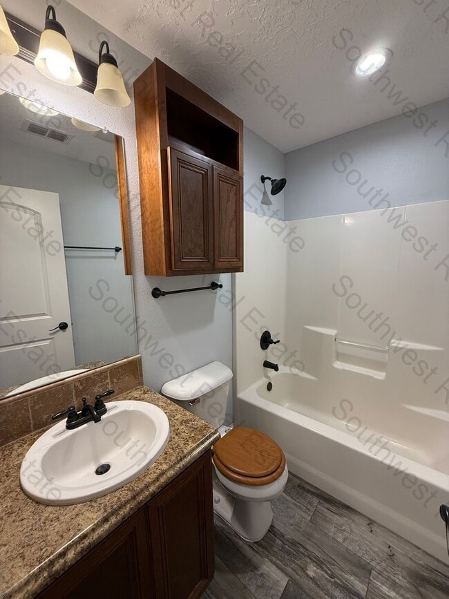 Photo - Spacious 3 Bedroom 2 Bath