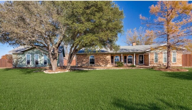 Building Photo - 1024 W Apache Trail