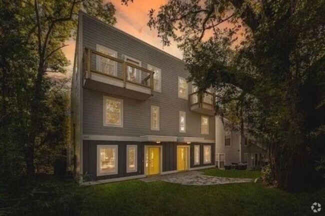 Building Photo - 1243 N Bronough St Rental