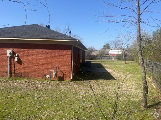 Building Photo - This cozy house features a fenced backyard...