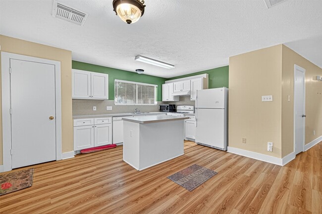 Photo - 15859 E Park Ct