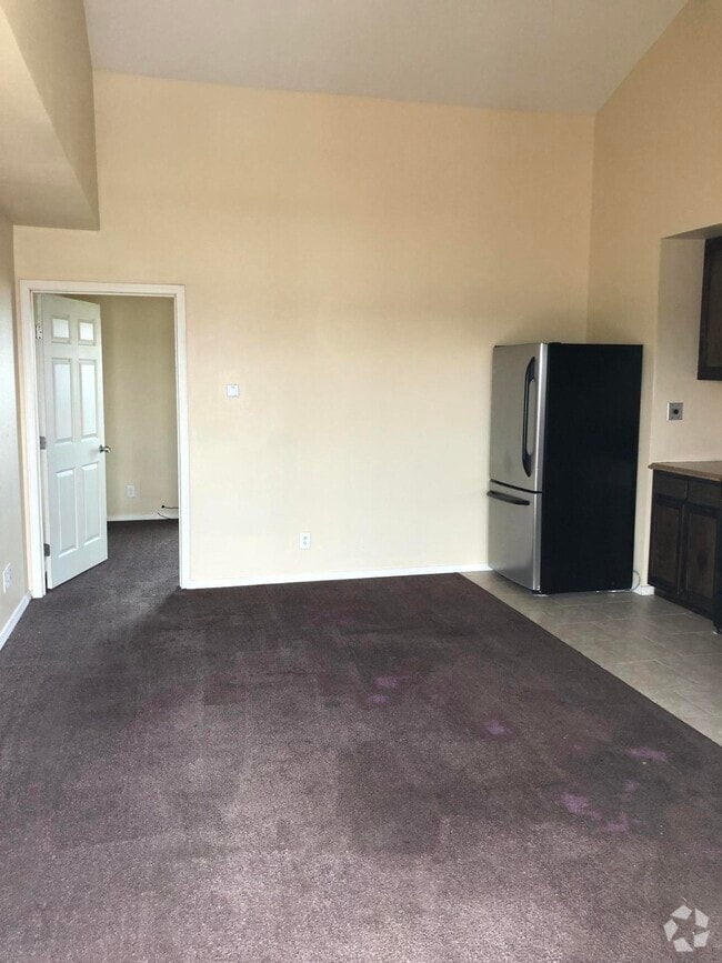 Building Photo - 1654 Exeter Dr Unit 6 Rental