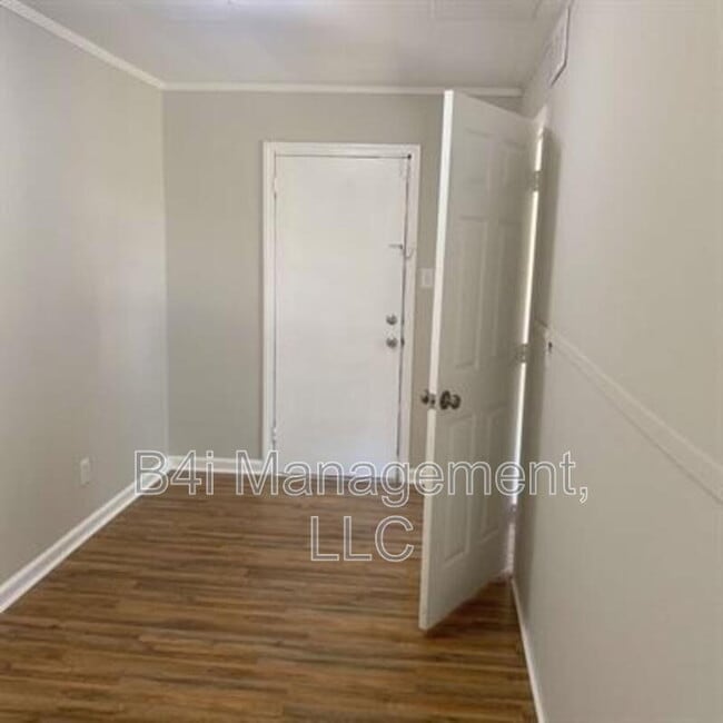 Photo - 112 Second Street Southwest