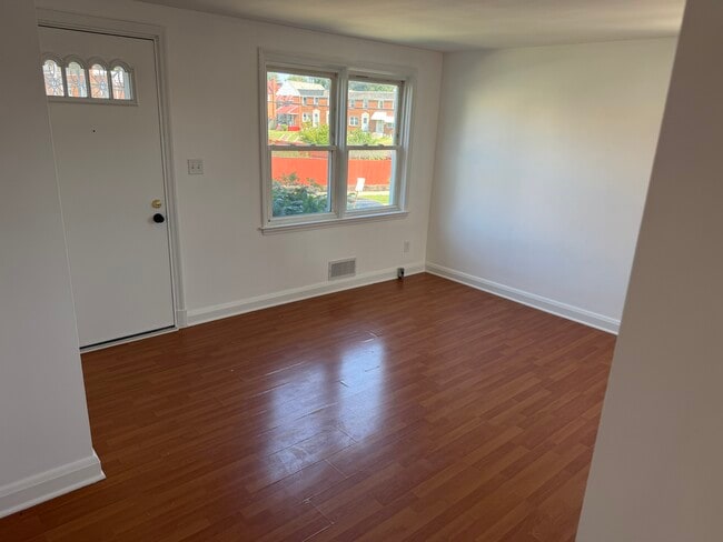 Photo - 701 Bethnal Rd