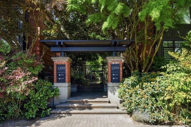 Photo - 2Bd/1.75Ba Bellevue Townhome