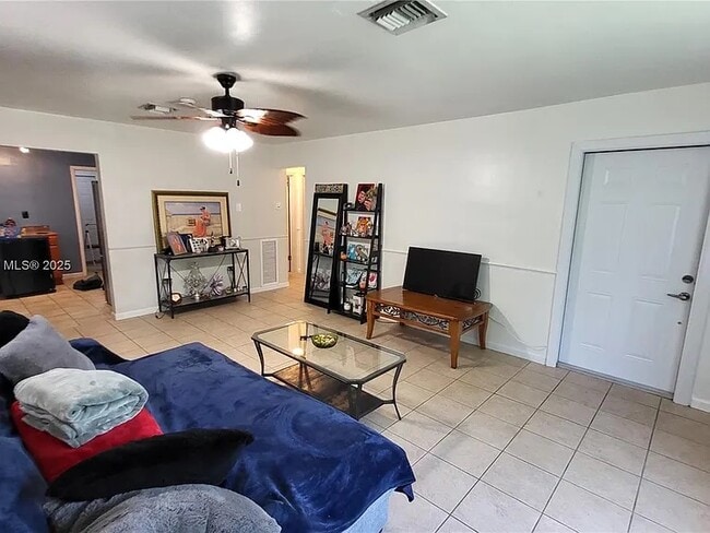 Photo - 124 NW 6th Ave