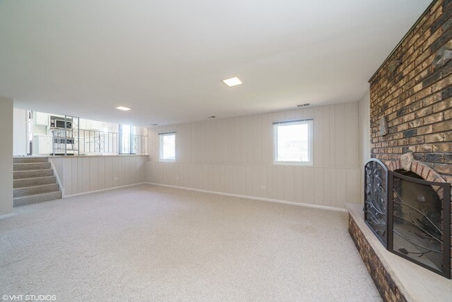 Photo - 16W700 Fern St