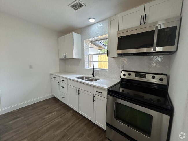 Building Photo - 1415 29th Ave E Rental