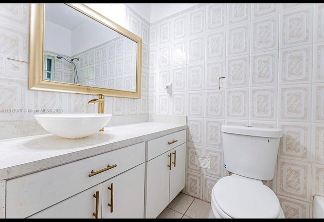 Building Photo - 2320 NW 52nd St Unit A