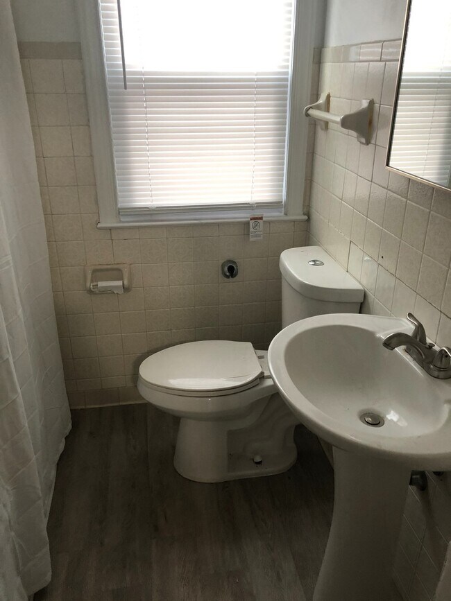 Photo - 3 bedroom - 2 bathroom - $1,595 - Dearborn