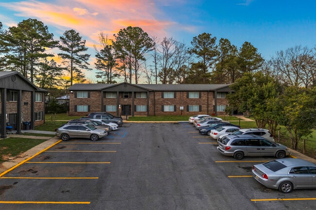 Building Photo - Pineview