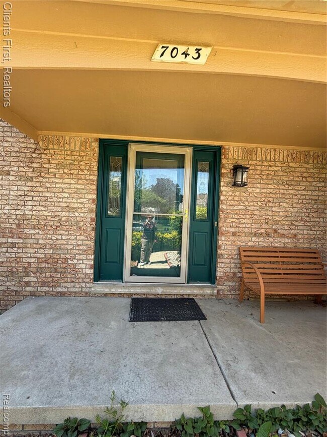 Photo - 7043 Foxridge Dr