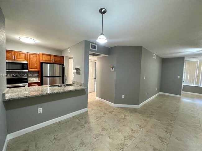 Building Photo - 2841 N Oakland Forest Dr Unit 111
