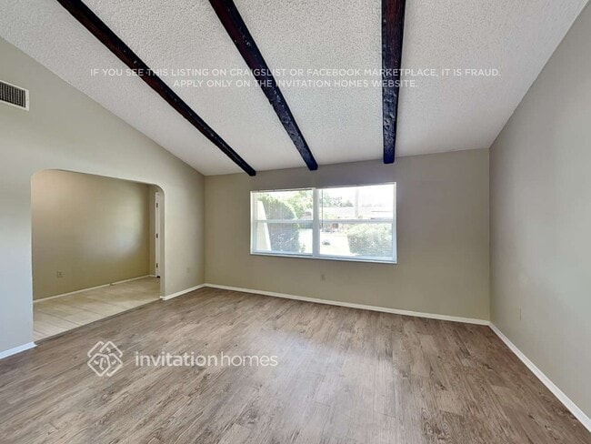 4237 Charing Cross Rd