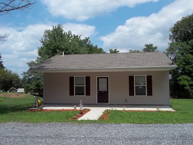 Building Photo - 10 Locust Ln