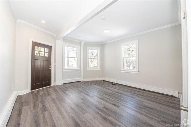 Building Photo - 241 Old Stratfield Rd Unit 1 Rental