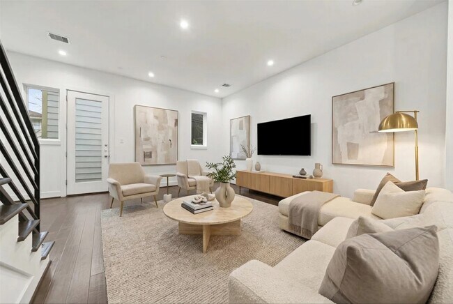 Building Photo - 5841 Dolores St