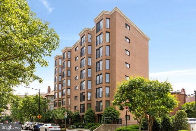 Building Photo - 2012 Wyoming Ave NW Unit 103