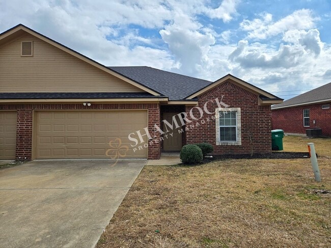 Building Photo - Duplex in Surrey Ridge!