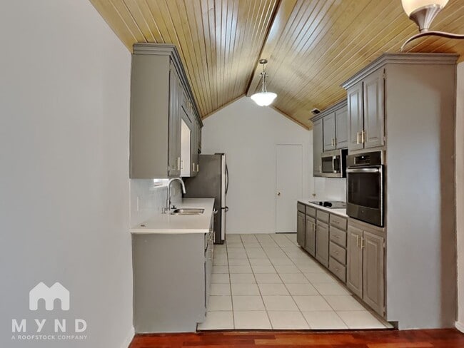 Photo - 1953 Kings Canyon Cir