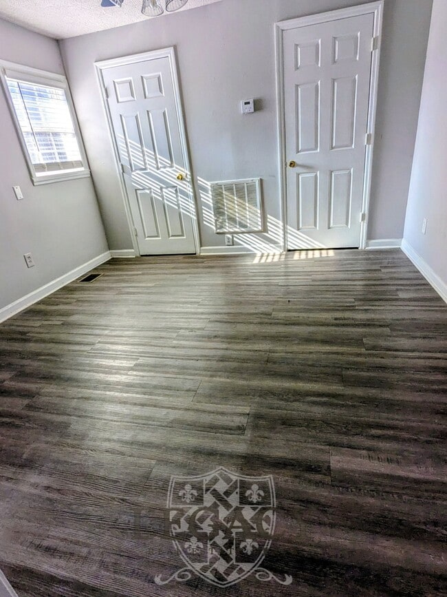 Photo - 330 Vivelle Ave