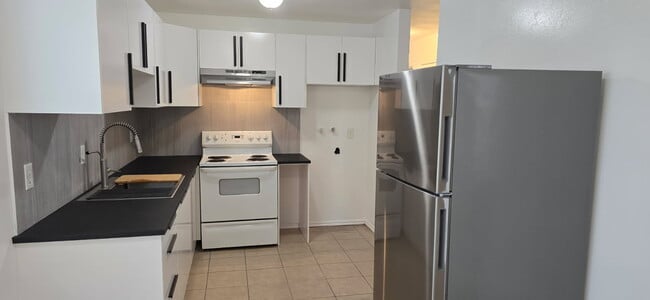 Building Photo - 2530 S Parkcrest Dr Unit 3