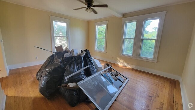 Building Photo - 1260 Whalley Ave Rental