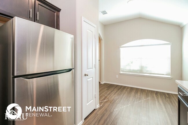 Photo - 416 Pollyann Trl