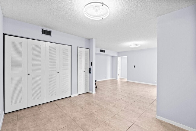 Photo - 5310 Las Verdes Cir Unidad 106