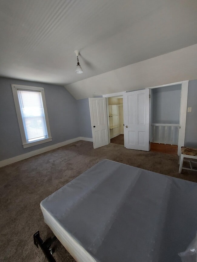 Photo - 209 W Eureka St