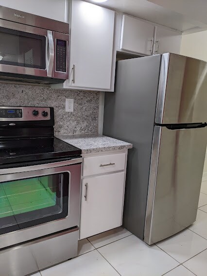 Kitchen - 6800 Cypress Rd Unidad 107