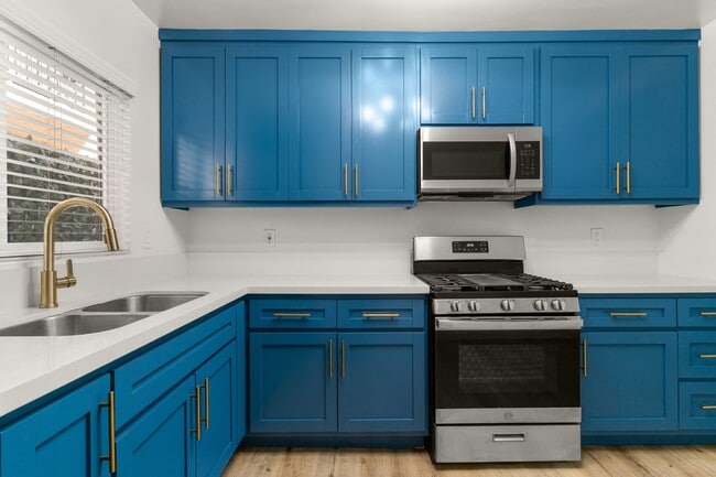 Photo - 1078 E 7th St Unidad 04