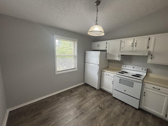 "Charming 3-Bed, 2-Bath Home in Cookeville – Your Perfect 1350 Sq Ft Retreat!"
